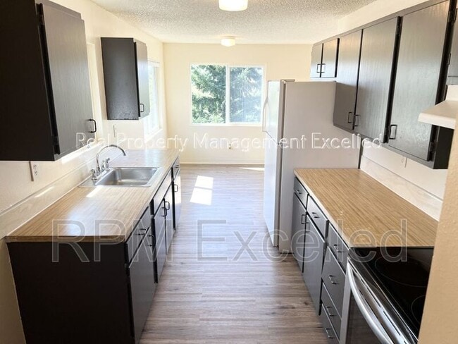 Building Photo - 5631 16th Ave SW