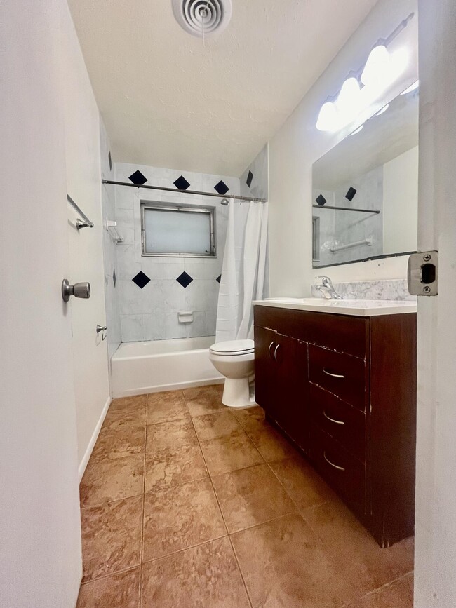 Building Photo - 235 Andros Dr