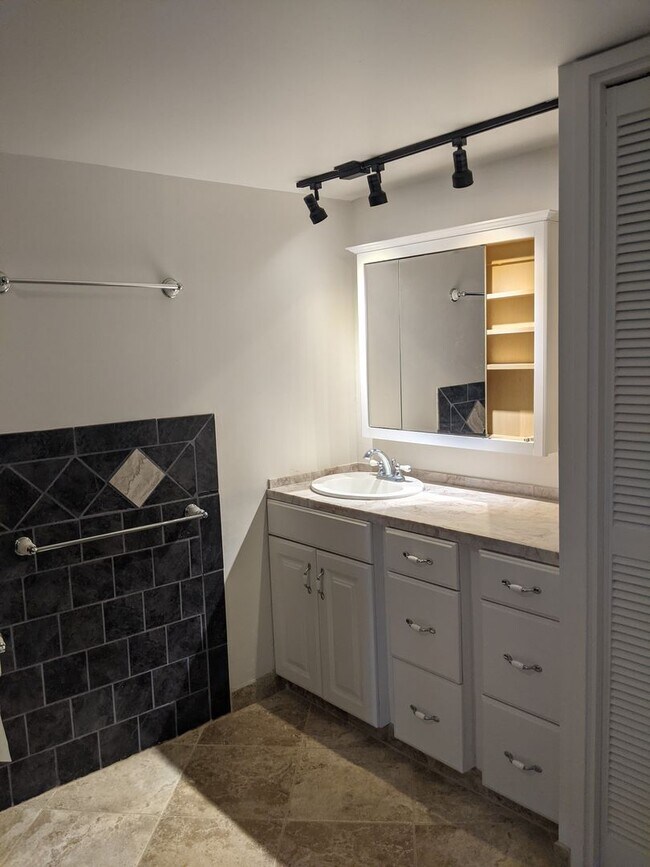 Building Photo - 5070 Likini St