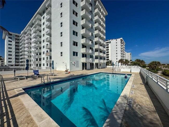Building Photo - 345 Ocean Dr
