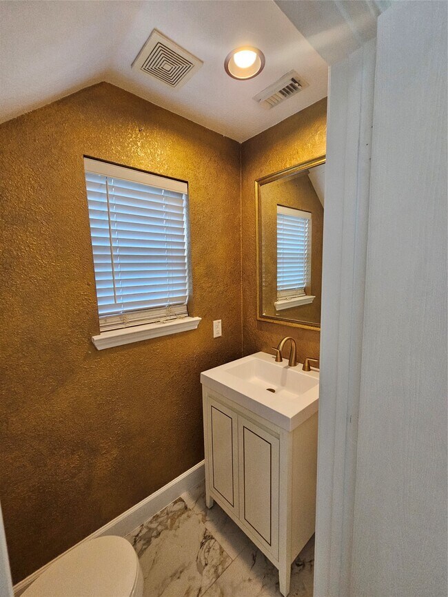 Building Photo - 9207 Dairy View Ln