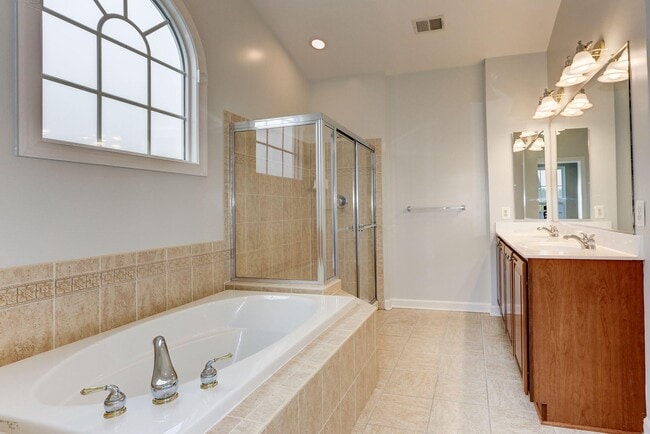 Building Photo - 2705 Mae Wade Ave