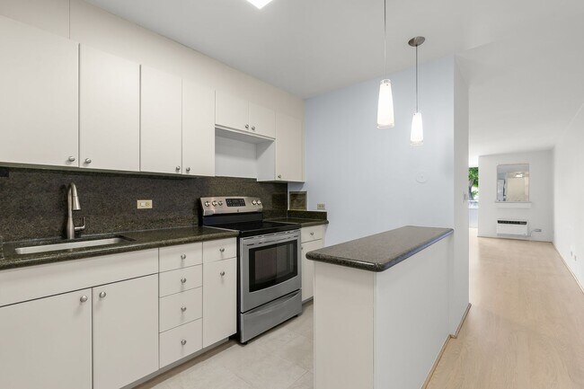 Building Photo - The Barclay 2bd/2ba/1pkg