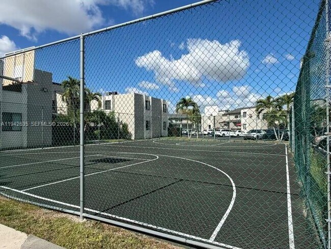 Building Photo - 10231 Fontainebleau Blvd