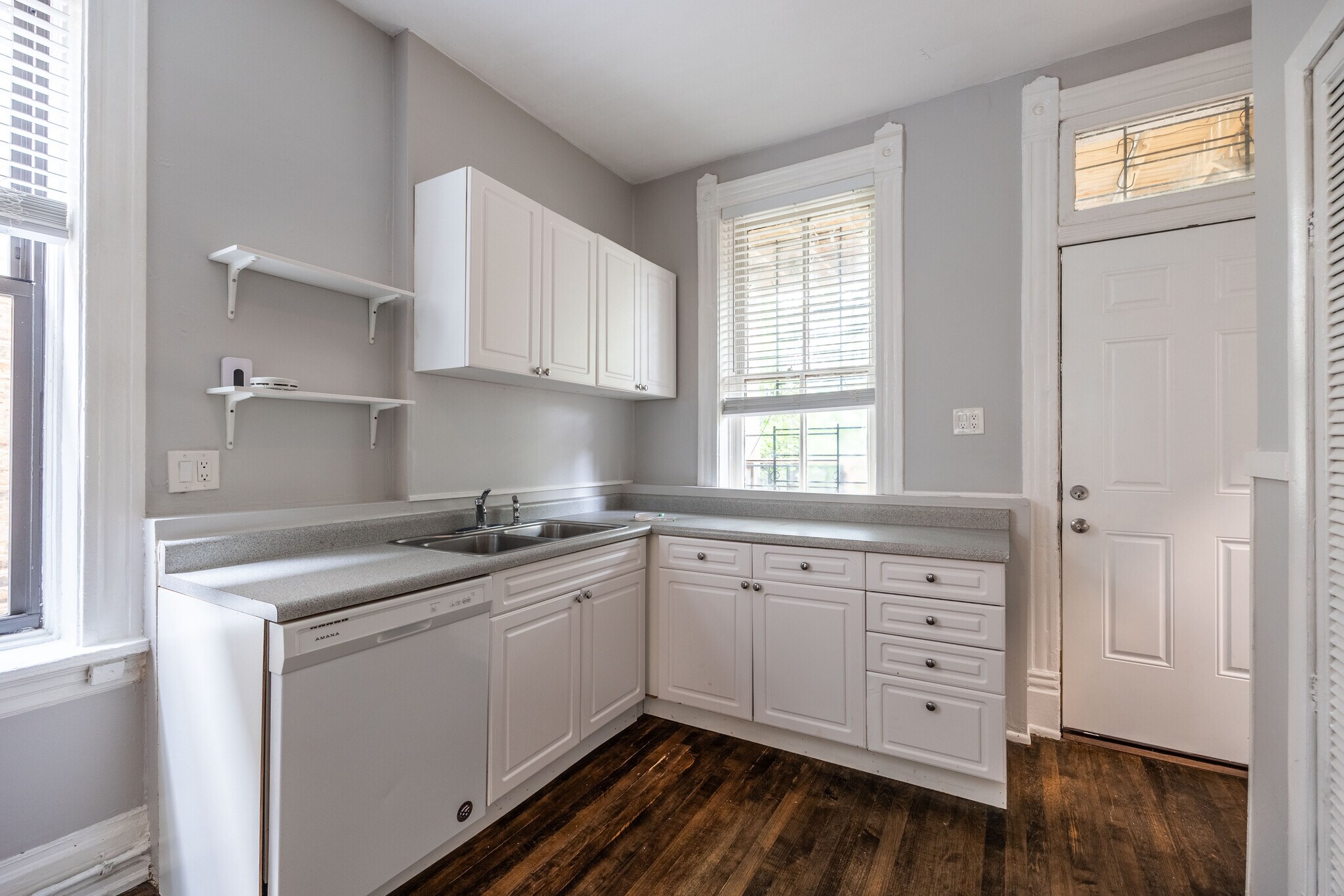 Building Photo - 2031 W Moffat St