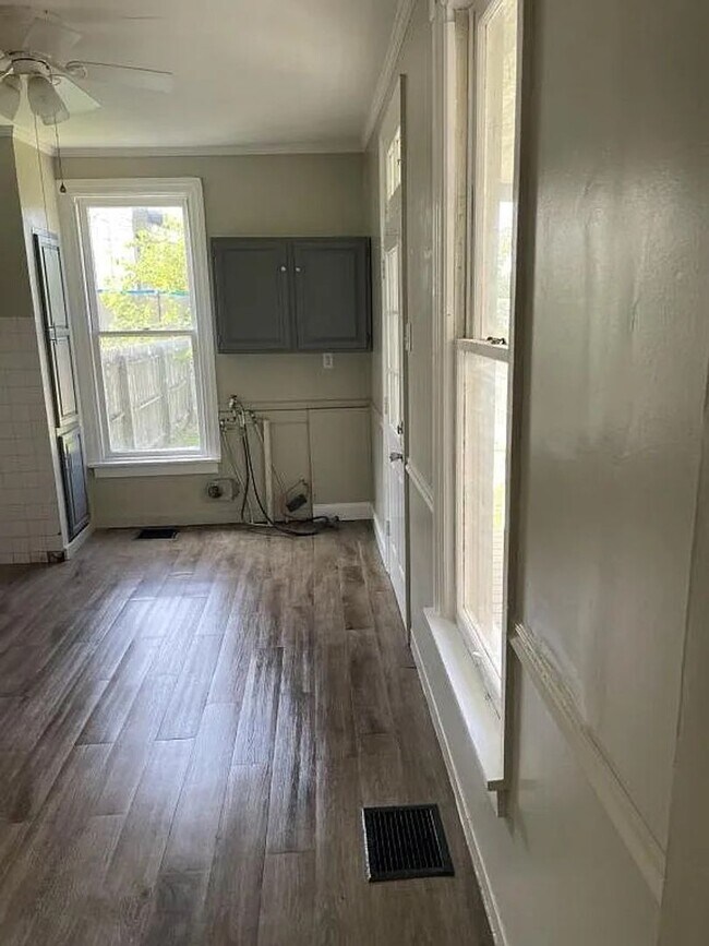 Building Photo - 3-bedroom, 1 full bath Victorian home in Newport, PA