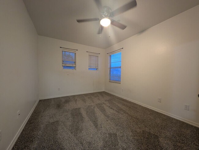 Building Photo - 4 Bedroom and 2.5 Bath Rental