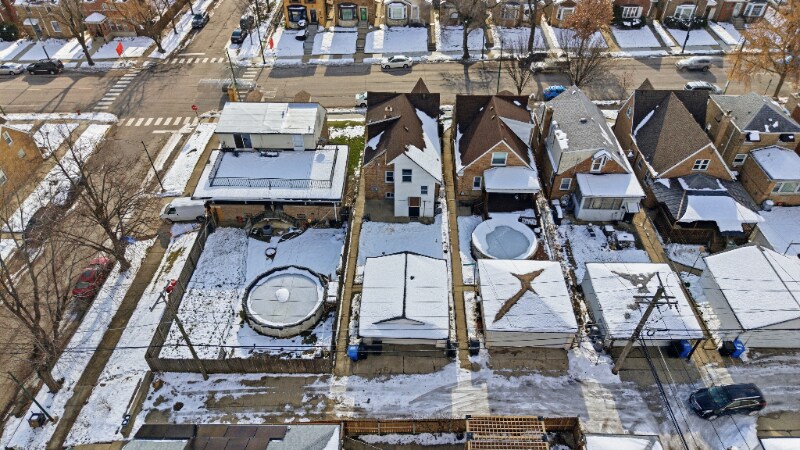 Building Photo - 6640 W Foster Ave