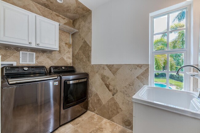 Building Photo - 336 Marlborough Pl