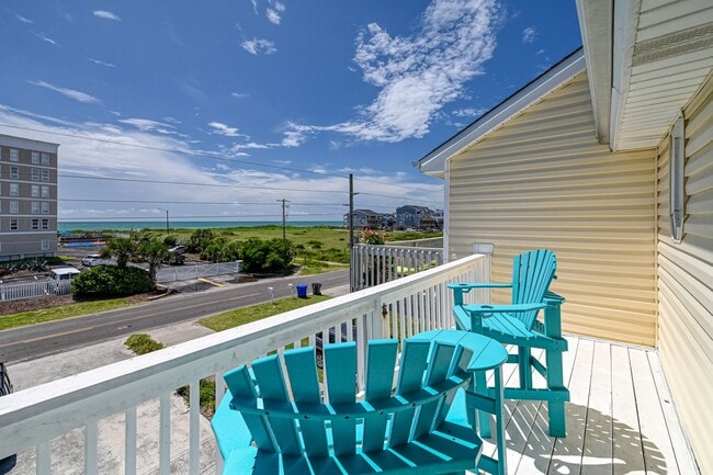Building Photo - FULLY FURNISHED OFF-SEASON RENTAL - AVAILA...