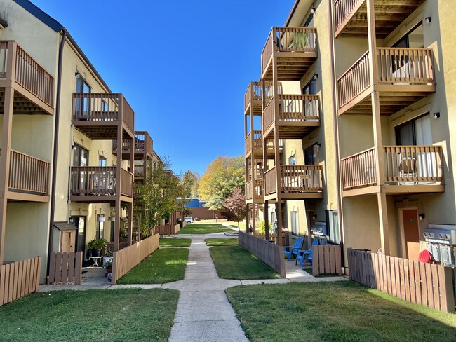 Building Photo - 1002 Linden Ave