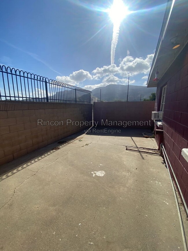 Building Photo - 451 S Olive St