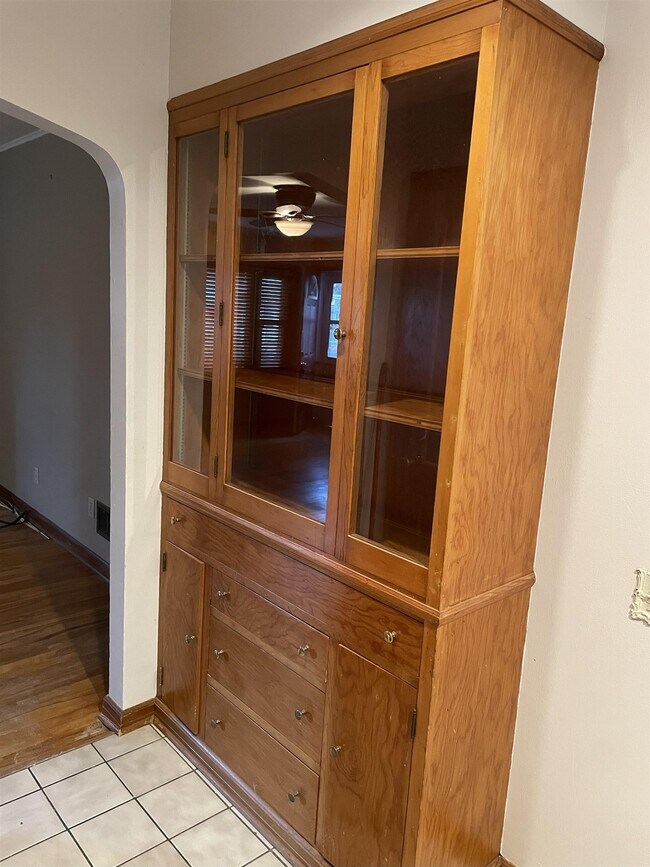 Building Photo - 1740 Park St