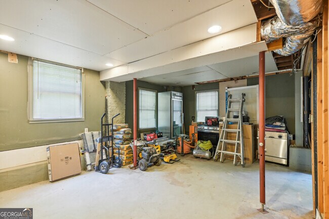 Building Photo - 1500 N Highland Ave NE