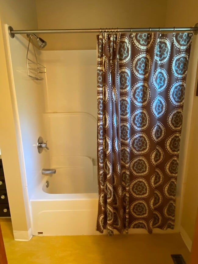 Building Photo - ALL UTILITIES INCLUDED! ~ 3 Bedroom 1 Bath