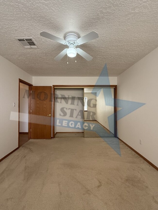 Building Photo - Move-in Special! Charming Home with Mountain Views!