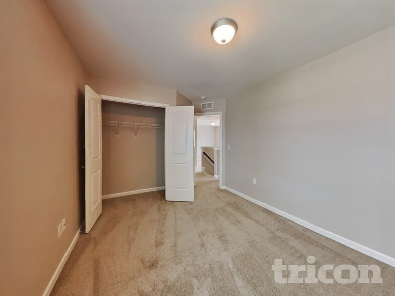 Building Photo - 15 Coswell Ct