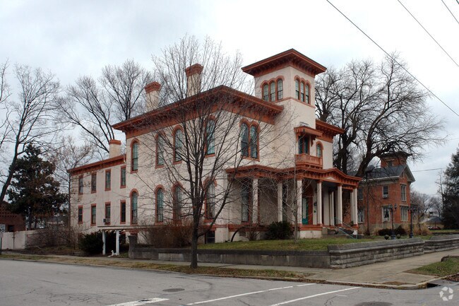 Primary Photo - 1003 E Main St