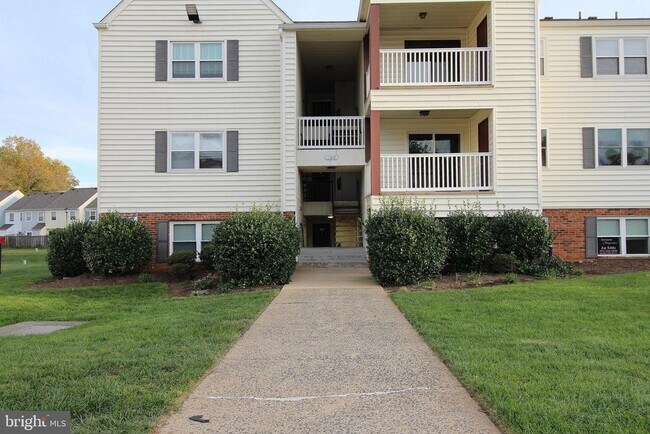 Building Photo - 102 Chesterfield Ln