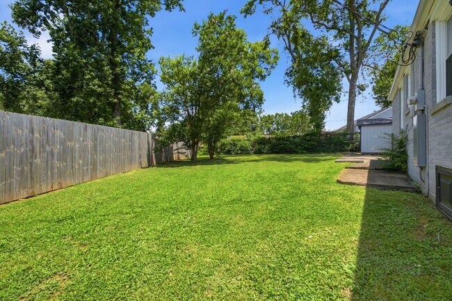 Building Photo - 240 Ridgeway Dr