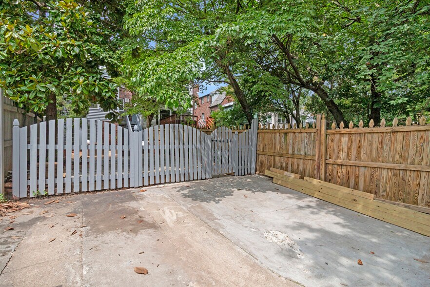 Building Photo - 4414 Volta Pl NW