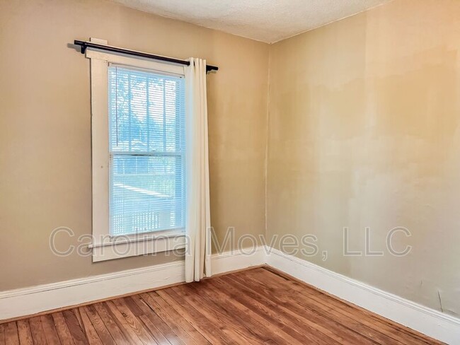 Building Photo - 771 Maple St