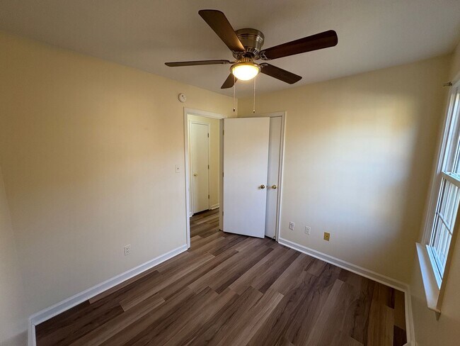 Building Photo - Spacious split level in Campell County near Waterlick/Leesville Rd