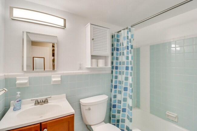 Building Photo - 2710 Macomb St NW