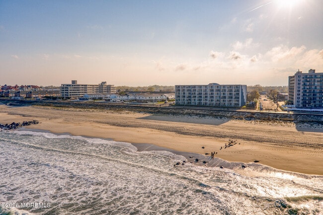 Building Photo - 119 Avery Ave