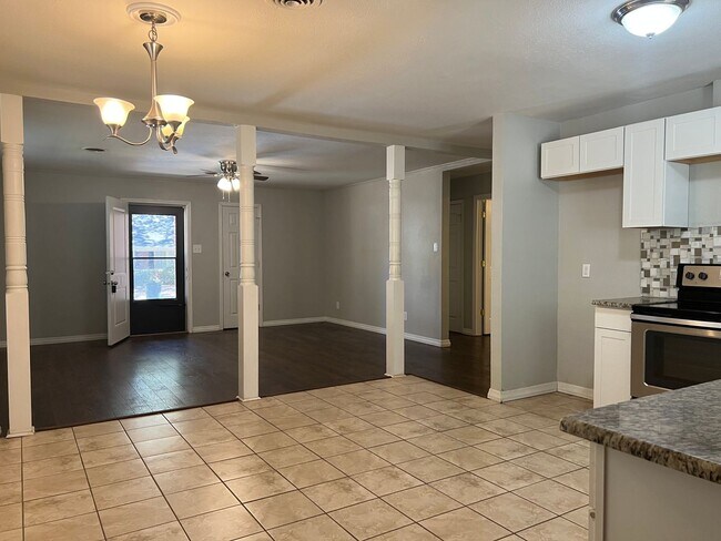 Building Photo - 1518 S Taylor St