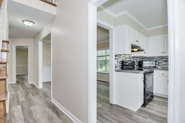 Building Photo - 2545 Carriage Creek
