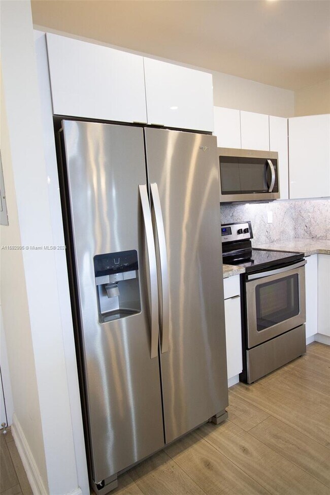 Building Photo - 3725 S Ocean Dr