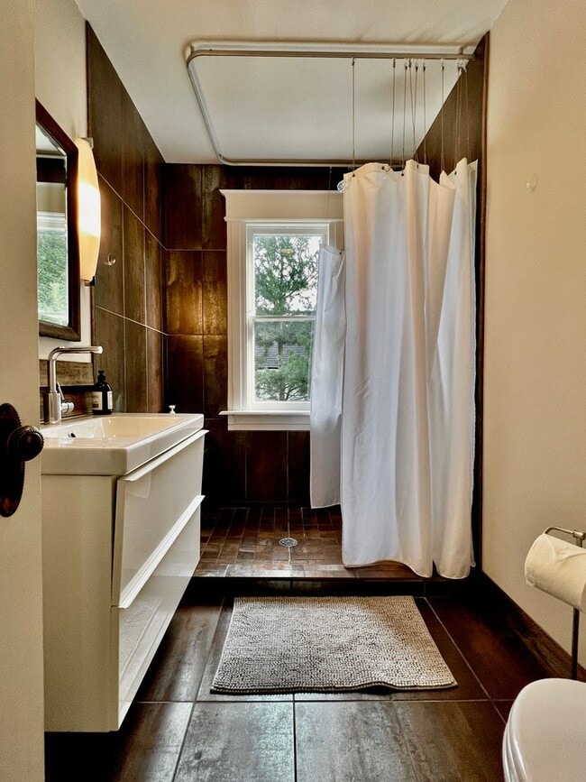 Building Photo - Victorian Gem in the Heart of Downtown – F...
