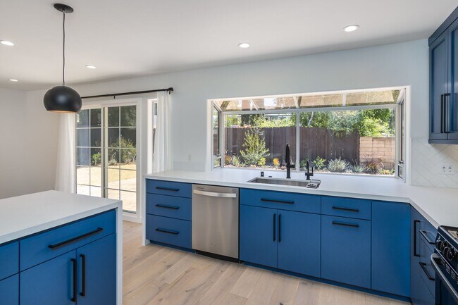 Building Photo - Beautiful First Neighborhood home!