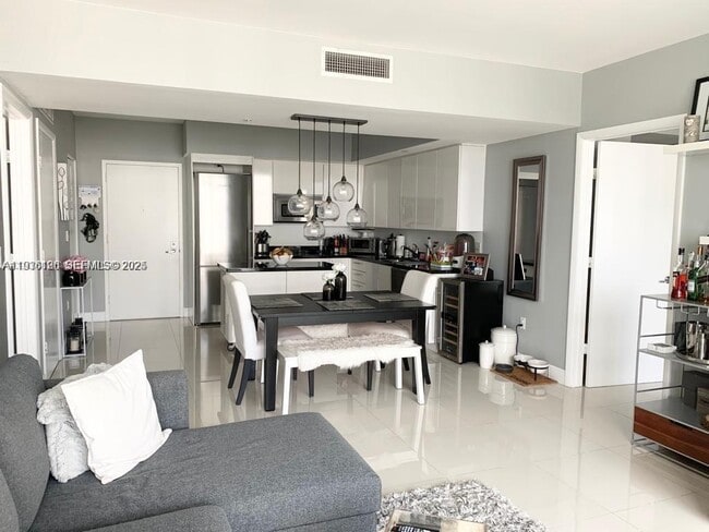 Building Photo - 92 SW 3rd St