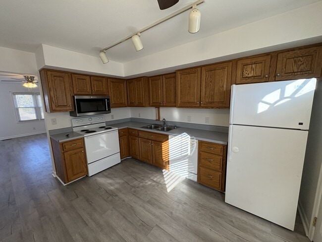 Building Photo - 2452 Wakefield Dr