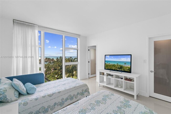 Building Photo - 10275 Collins Ave