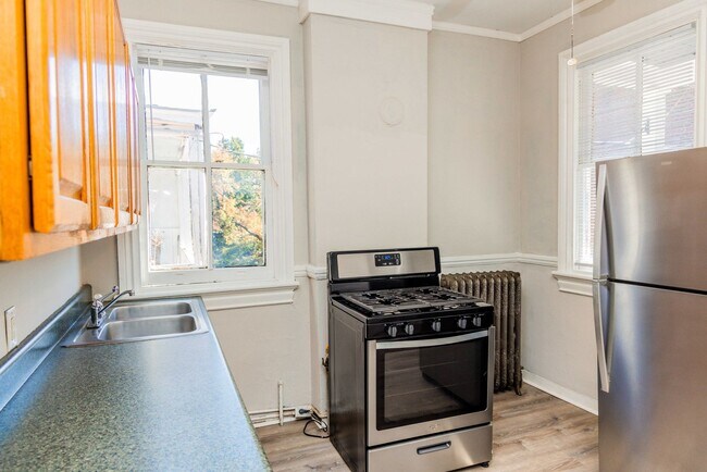 Building Photo - 2205 Floyd Ave