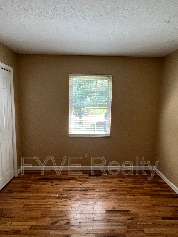 Building Photo - 5924 Blossom Rd