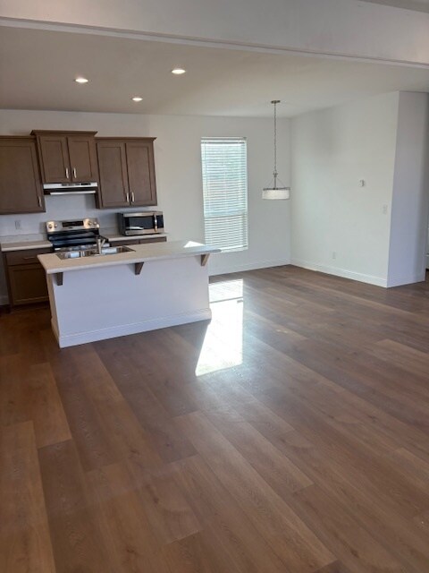 Building Photo - 751 W Chase Ave