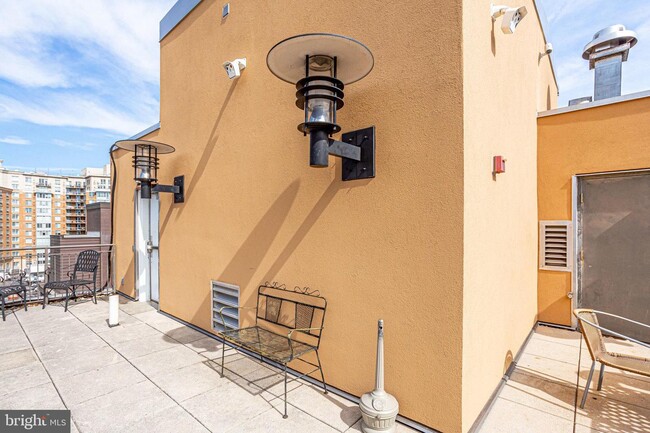 Building Photo - 809 6th St NW