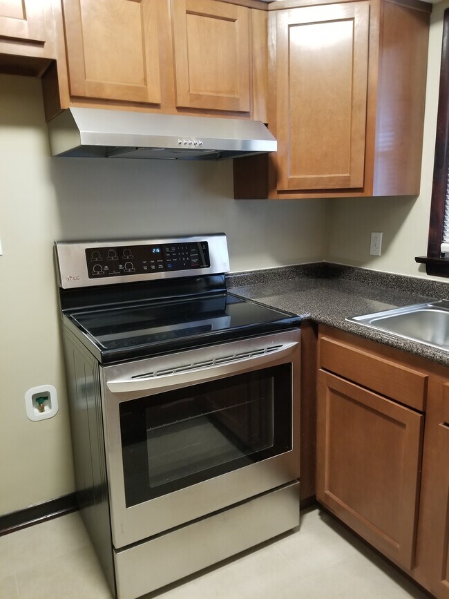 Building Photo - 305 Woodview Ave