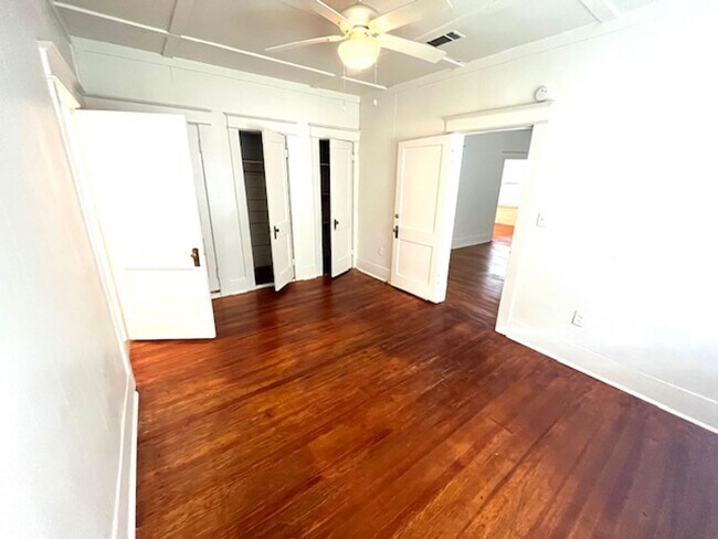 Building Photo - This cute, but large cottage is located in...