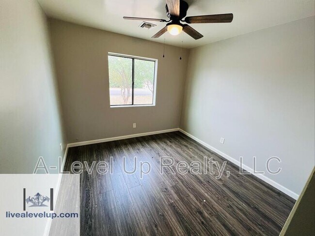 Building Photo - 219 W Pennsylvania Dr