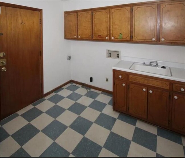 Building Photo - 4754 Winthrop Dr