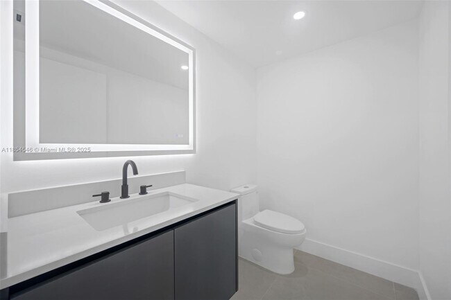 Building Photo - 20281 E Country Club Dr