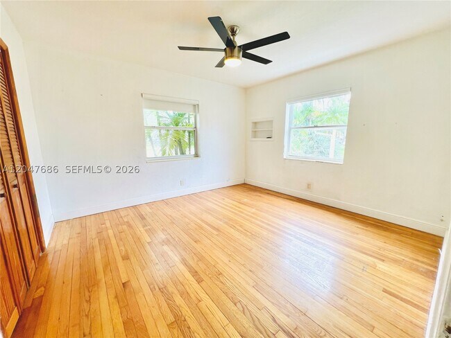Building Photo - 410 Pinecrest Dr