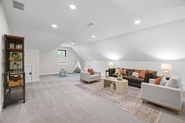Building Photo - 604 Trinity Church Rd