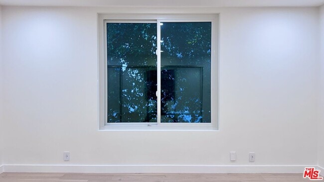 Building Photo - 414 N Palm Dr