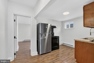 Building Photo - 1733 W Oxford St